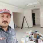 اکبر کاظمی نقاش ساختمانی در استاده