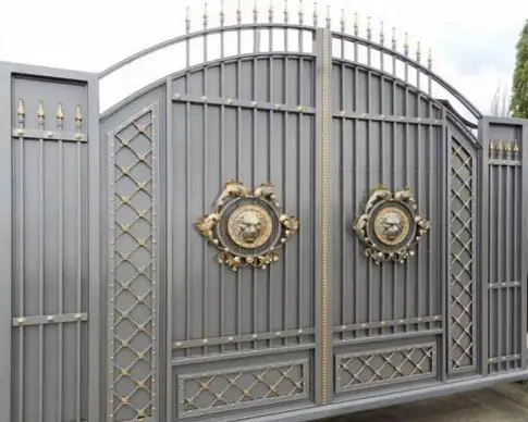 رنگ طوسی برای درب حیاط