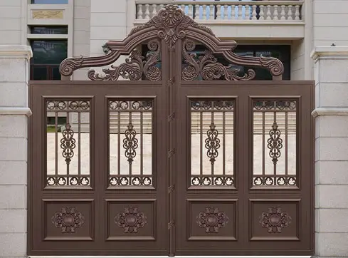 رنگ قهوه‌ای برای درب حیاط