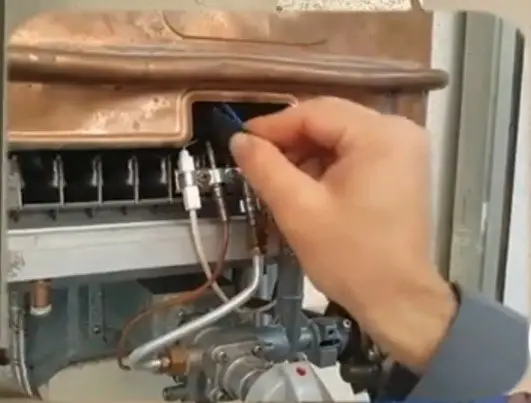 روشن نماندن شمعک آبگرمکن دیواری